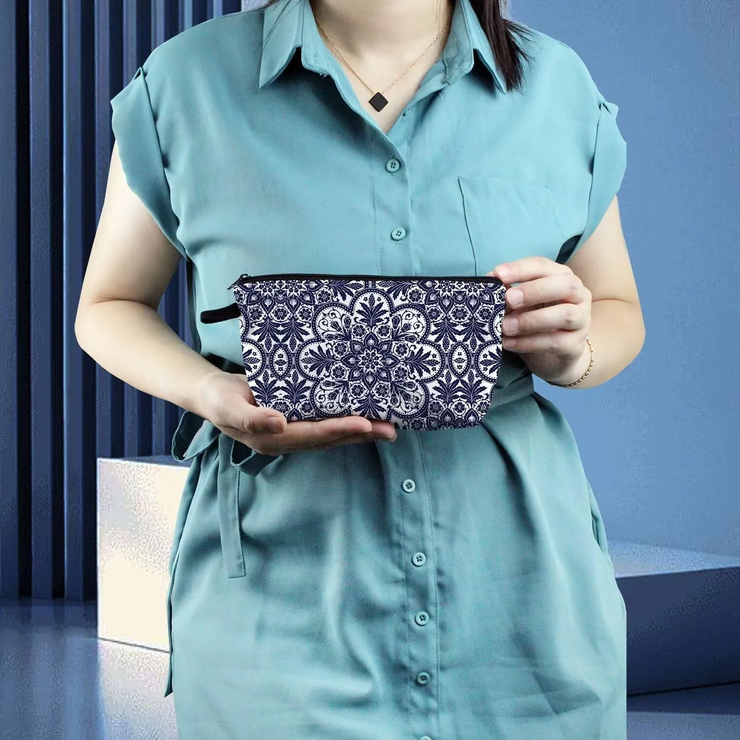 Blue And White Porcelain Pattern Makeup Bag Cute Small Organizer Zipper Pouch Blue And White Porcelain Floral Birthday Present for Women Friends Sisters