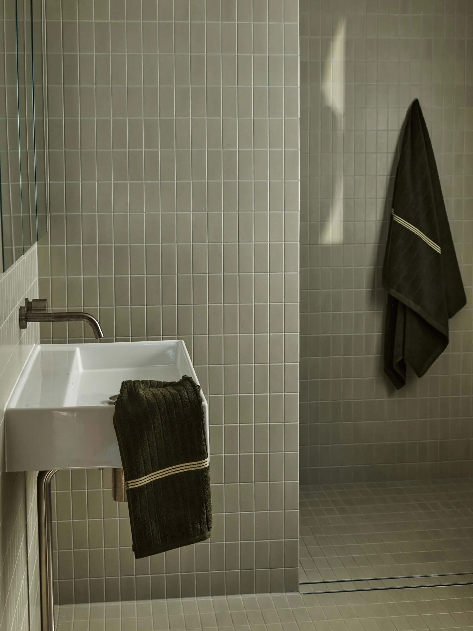 Emerald Hand Towel - Moss