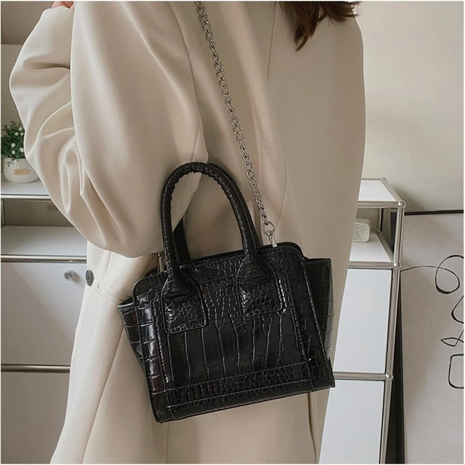 Small Retro Tote Bag for Women Leather Crossbody Bags Chain Shoulder Bag Top Handle Handbag Purses Hobo Totes (Red)