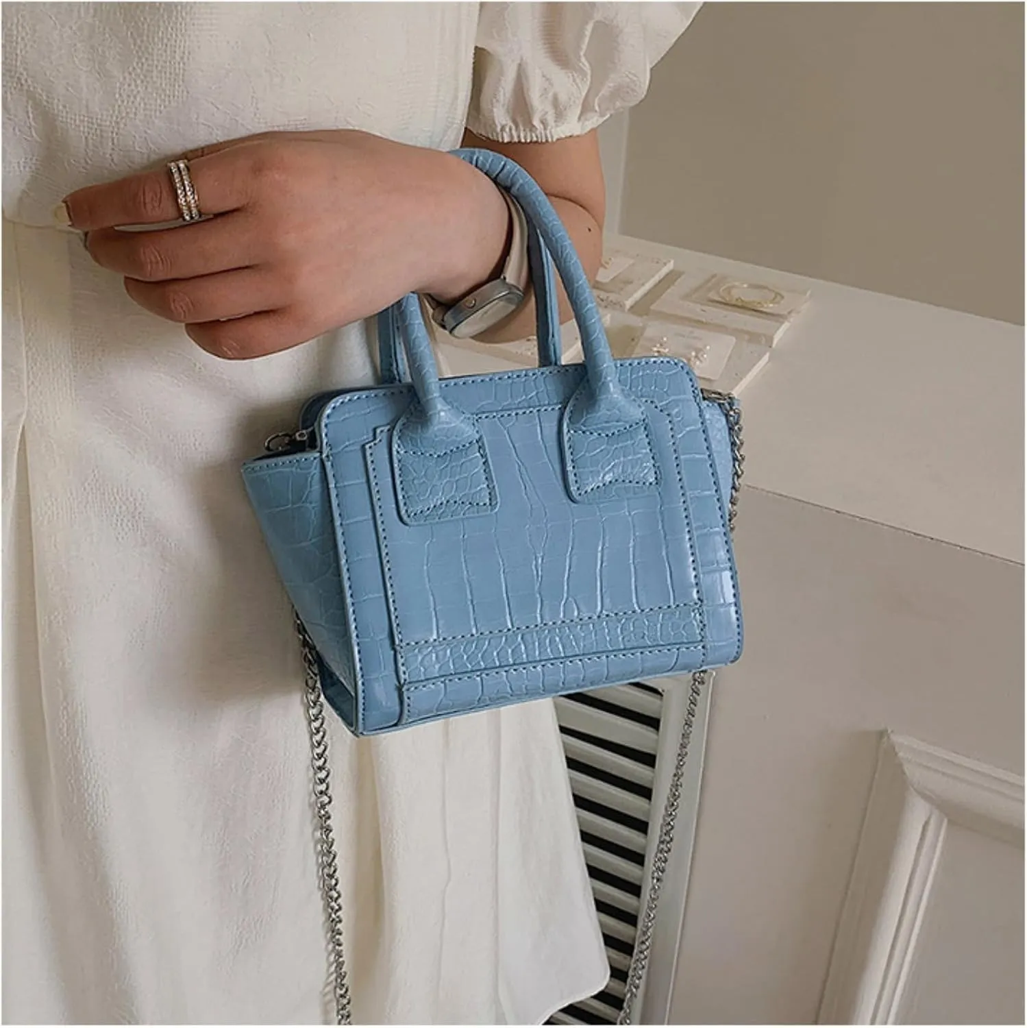 Small Retro Tote Bag for Women Leather Crossbody Bags Chain Shoulder Bag Top Handle Handbag Purses Hobo Totes (Red)